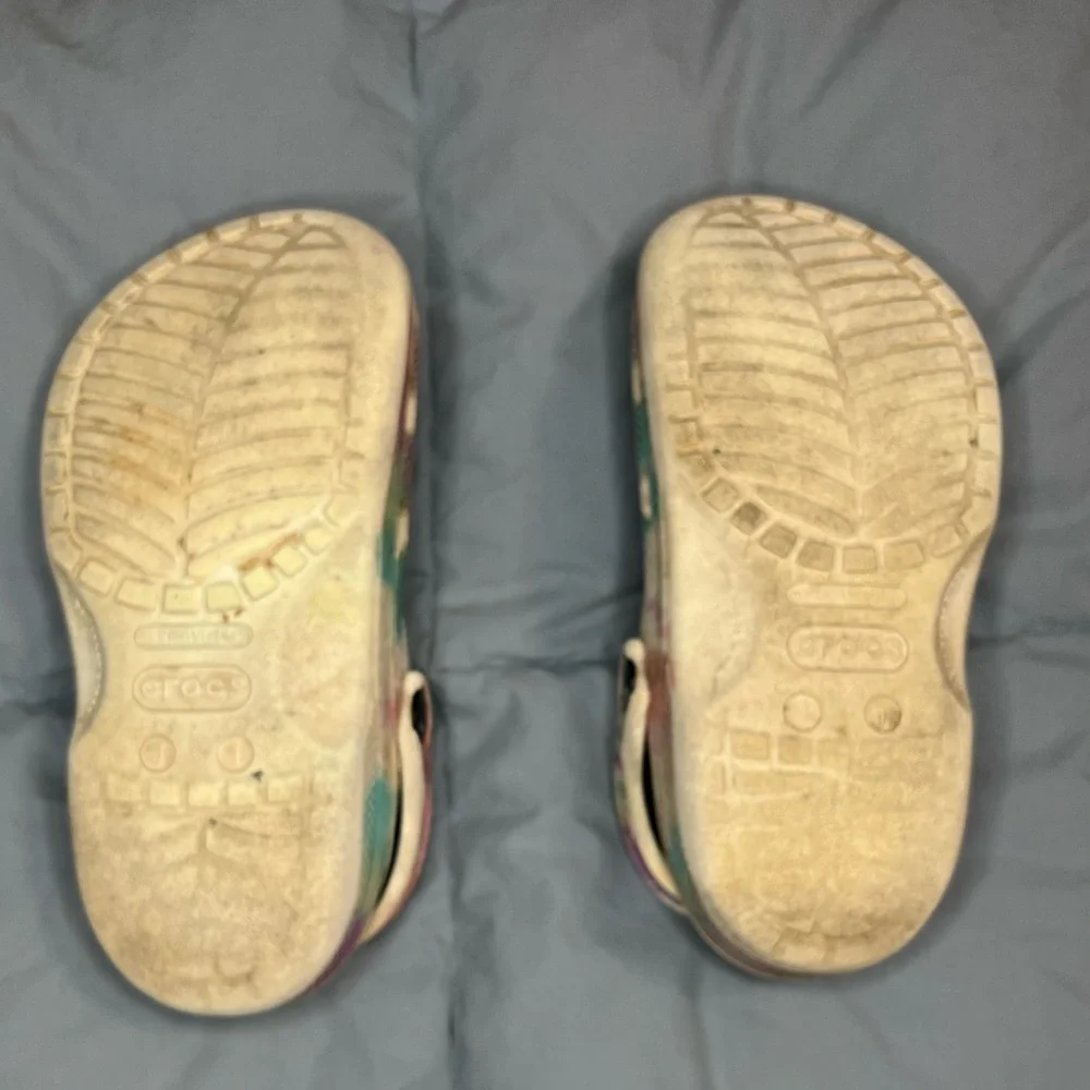 Pre-worn Girls Crocs Size 1 Tye-dye - Picture 3 of 9